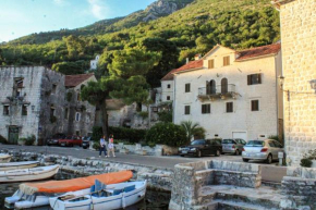 Villa Roza: Waterfront One Bedroom+Living Room Apt